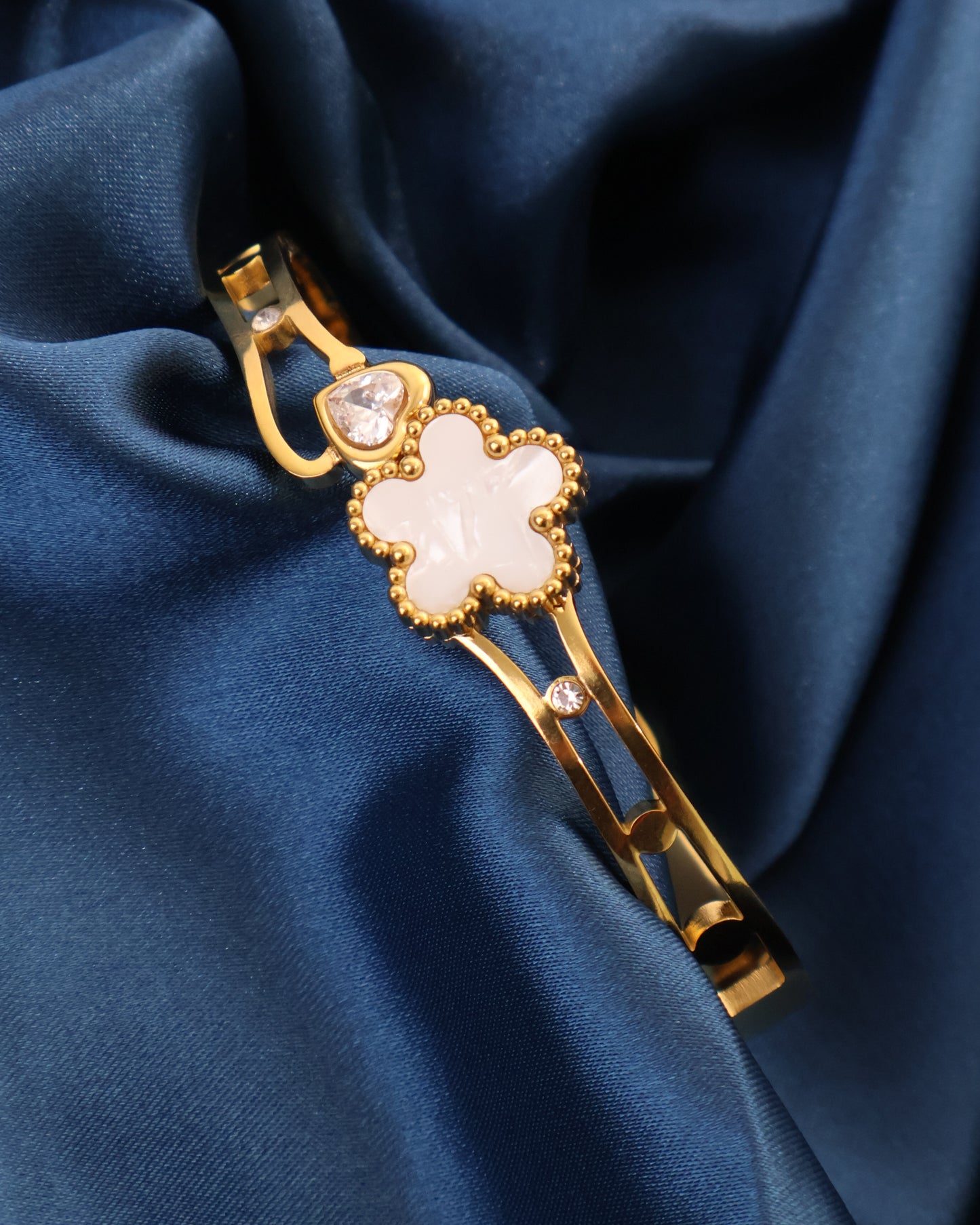 Heartbloom Bangle ๐๐ธ